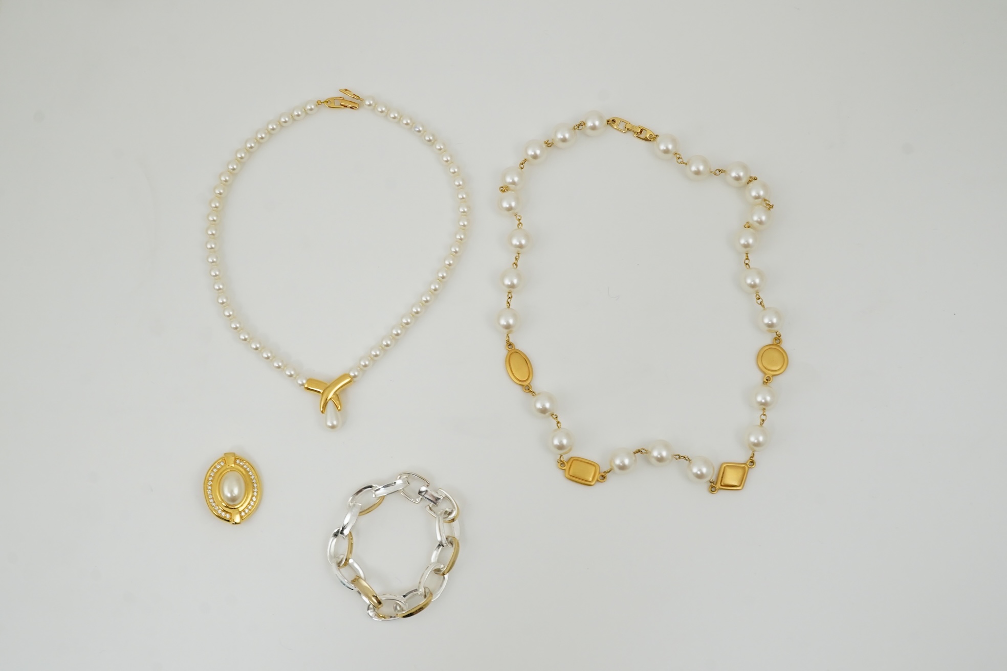 A selection of Napier costume jewellery (4 items)